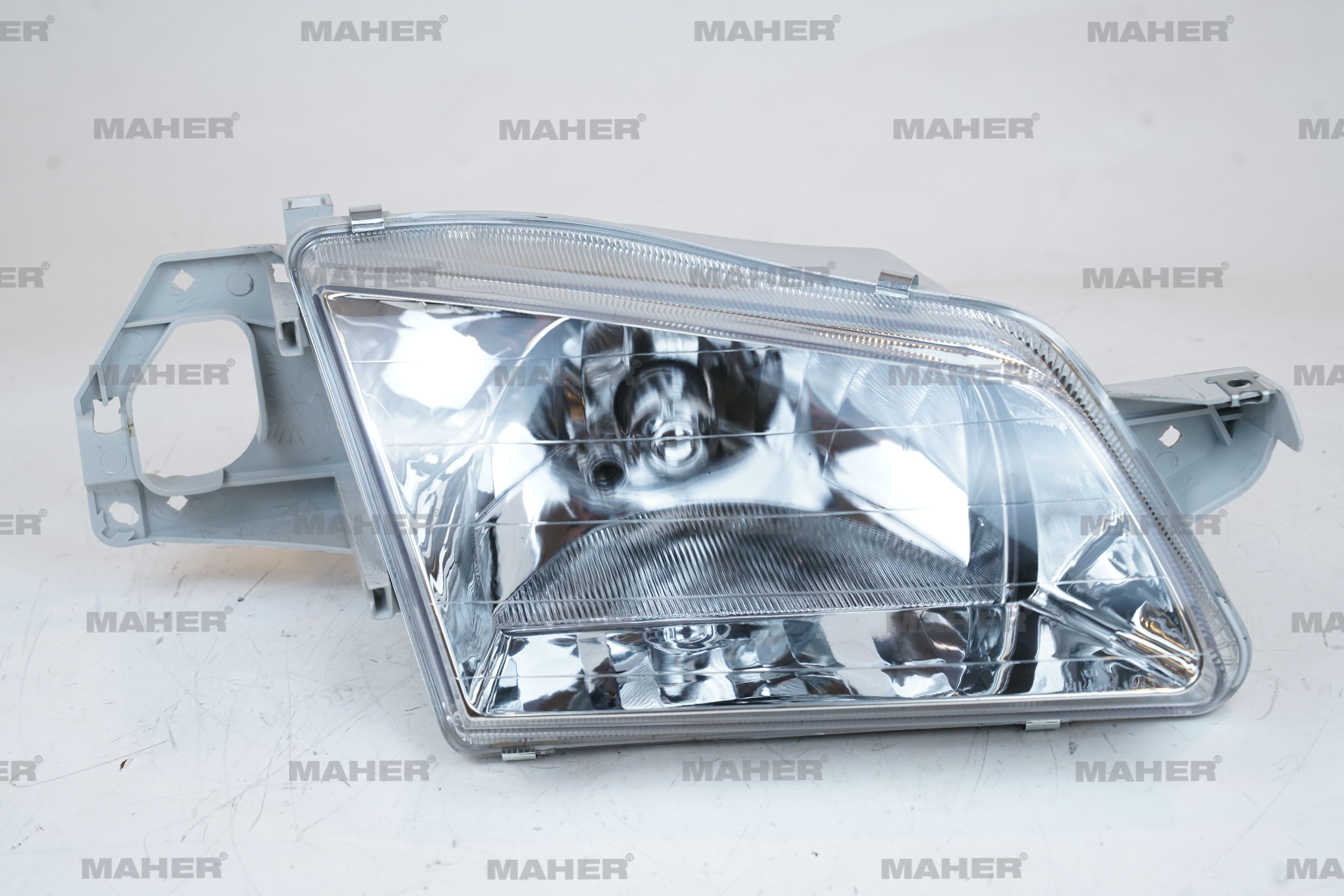 Mazda 323 Sağ Aydınlatma 1999-2000 Far Sağ OEM BJ1W-51-030B Mazda 323 Sağ Aydınlatma 1999-2000 Far Sağ OEM BJ1W-51-030B